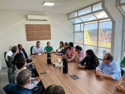Imagem da notícia Prefeito Rodrigo de Freitas se reúne com autoridades para discutir medidas de segurança pública urgentes